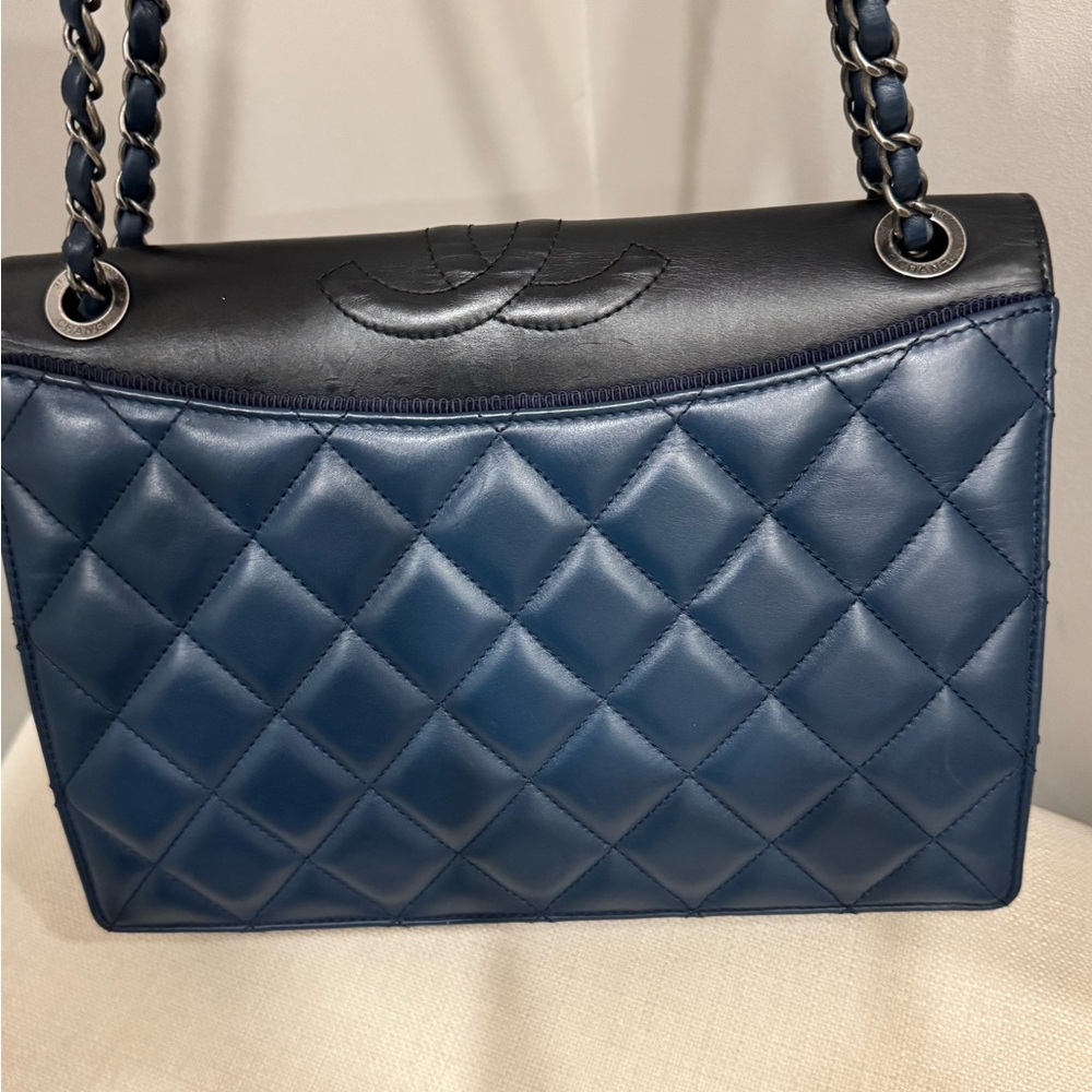 CHANEL Quilted Shoulder Bag in Navy with Silver Hardware - Picture 3 of 8